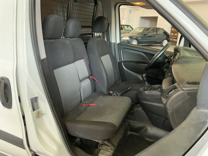 Fiat Doblo 1.3 JTD SX Kasten — zdjęcie 11