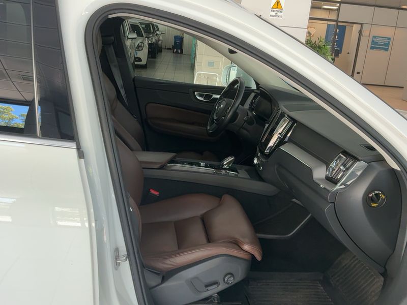 Volvo XC60 2.0 B4 Diesel Mild-Hybrid Inscription AWD — zdjęcie 11