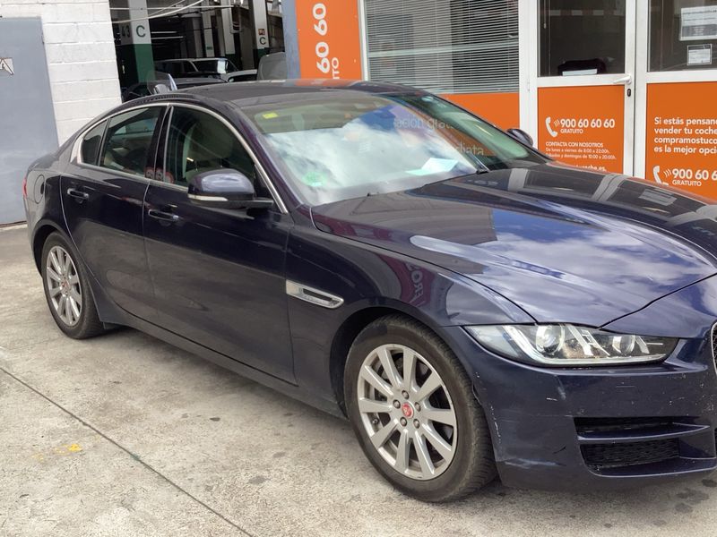 Jaguar XE 20d Prestige — zdjęcie 8