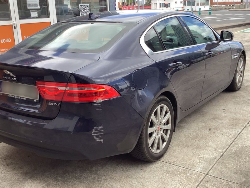 Jaguar XE 20d Prestige — zdjęcie 6
