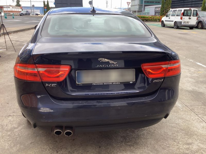 Jaguar XE 20d Prestige — zdjęcie 5