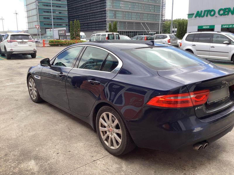 Jaguar XE 20d Prestige — zdjęcie 3