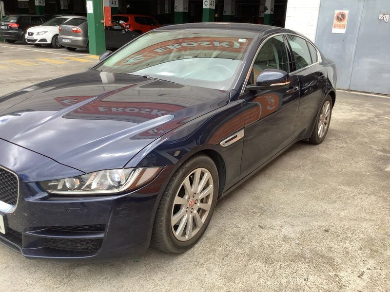 Jaguar XE 20d Prestige — zdjęcie 2