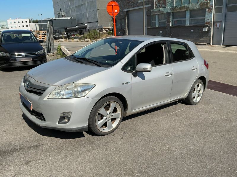 Toyota Auris 1.8 Hybrid Life — zdjęcie 2