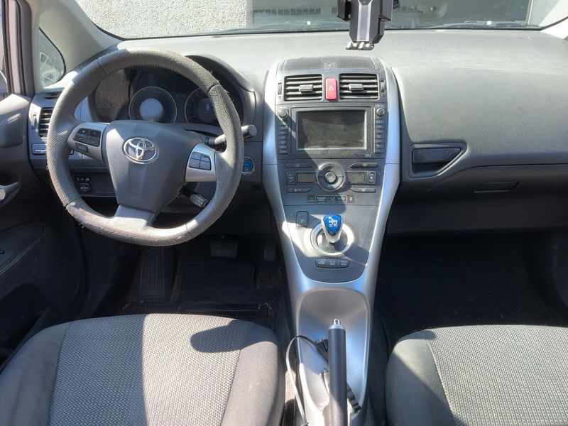 Toyota Auris 1.8 Hybrid Life — zdjęcie 12