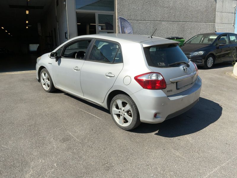 Toyota Auris 1.8 Hybrid Life — zdjęcie 3