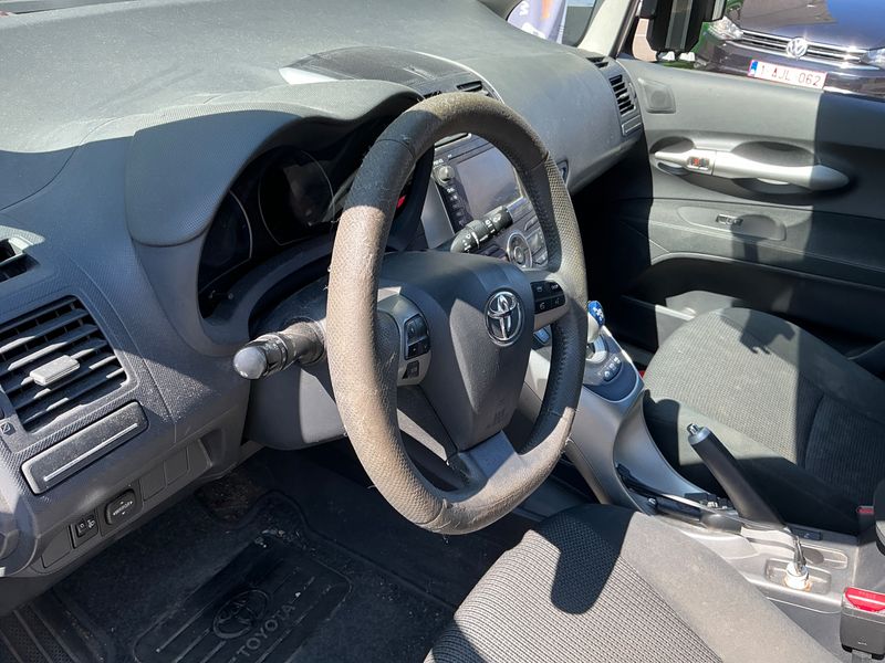 Toyota Auris 1.8 Hybrid Life 2011 – снимка 33