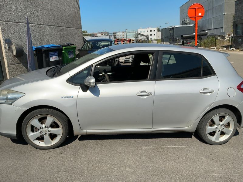 Toyota Auris 1.8 Hybrid Life — zdjęcie 4