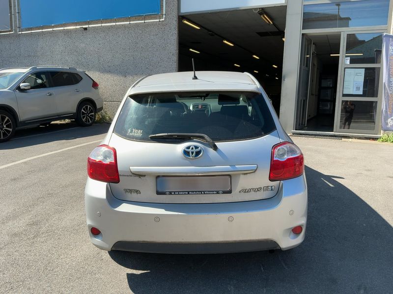 Toyota Auris 1.8 Hybrid Life — zdjęcie 5