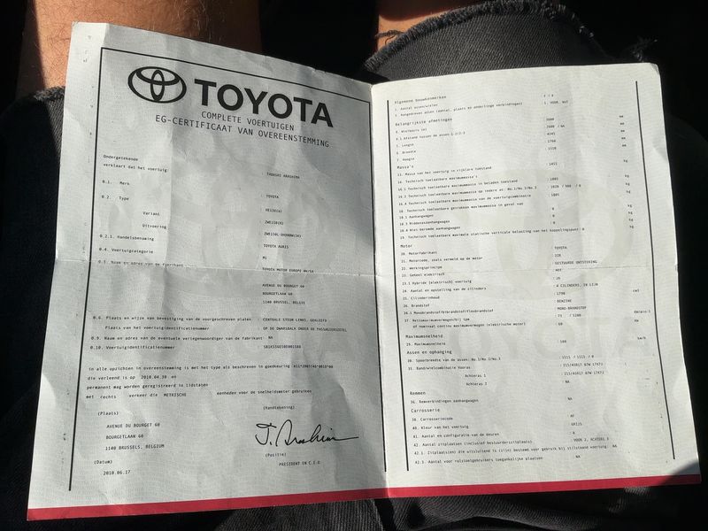 Toyota Auris 1.8 Hybrid Life — zdjęcie 16