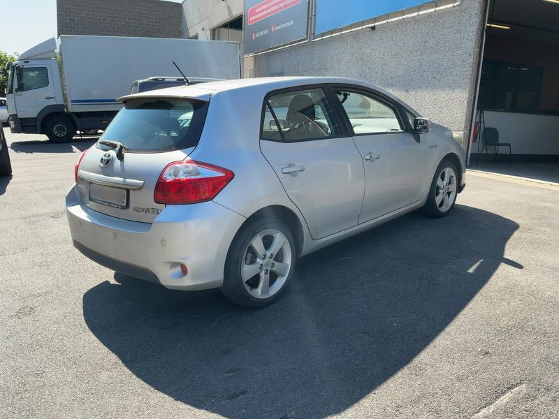 Toyota Auris 1.8 Hybrid Life — zdjęcie 6