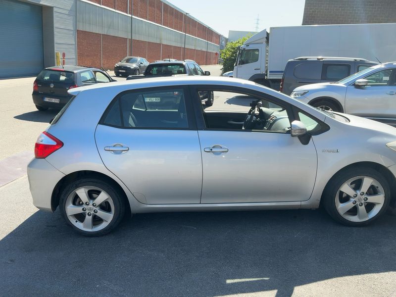 Toyota Auris 1.8 Hybrid Life — zdjęcie 7