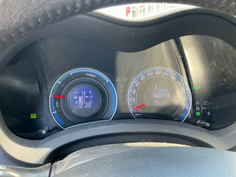 Toyota Auris 1.8 Hybrid Life — zdjęcie 13