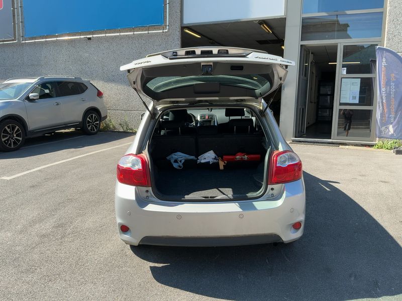 Toyota Auris 1.8 Hybrid Life — zdjęcie 10