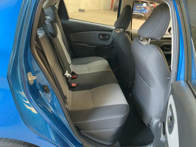 Toyota Yaris 1.5 Hybrid Collection — zdjęcie 14