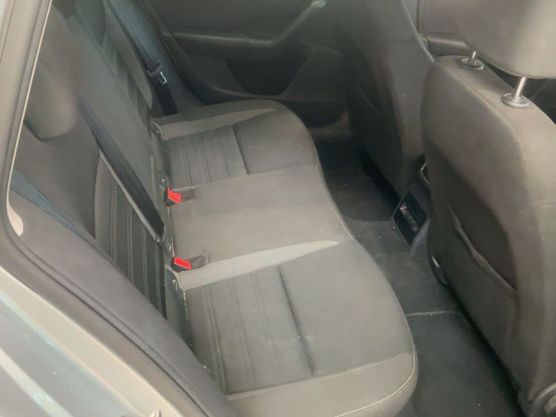 Skoda Octavia 1.6 TDI Ambition — zdjęcie 14