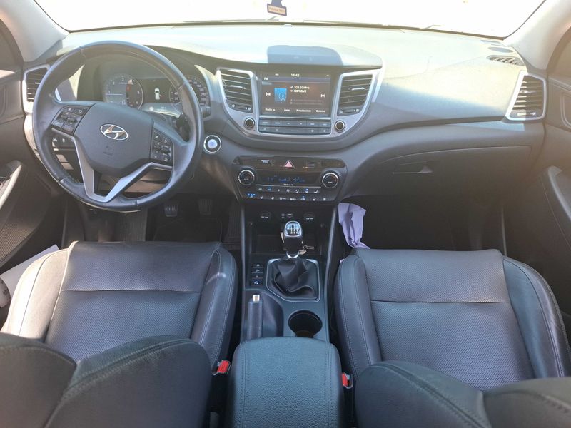 Hyundai Tucson 1.7 CRDi Initia 2WD 2016 – снимка 11