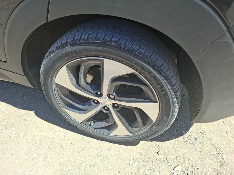 Hyundai Tucson 1.7 CRDi Initia 2WD 2016 – снимка 45