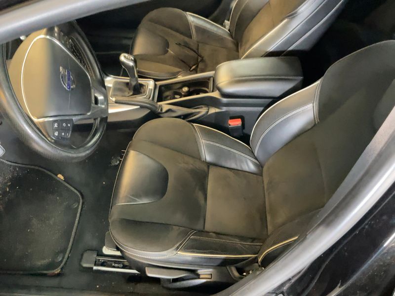 Volvo V40 2.0 D2 — zdjęcie 11