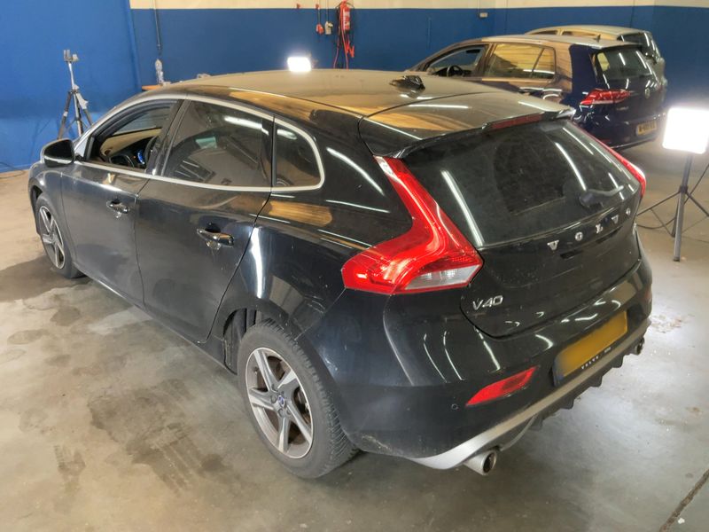 Volvo V40 2.0 D2 — zdjęcie 3