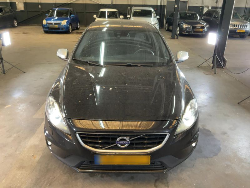Volvo V40 2.0 D2 — zdjęcie 9