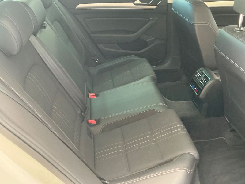Volkswagen Passat Alltrack 2.0 TDI 4Motion BlueMotion Tech — zdjęcie 14