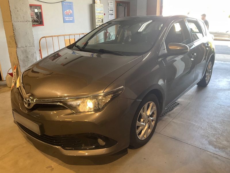 Toyota Auris 1.4 Turbodiesel Active — zdjęcie 1