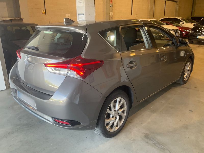 Toyota Auris 1.4 Turbodiesel Active — zdjęcie 6