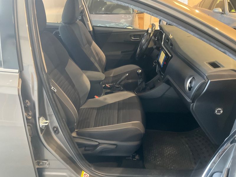 Toyota Auris 1.4 Turbodiesel Active — zdjęcie 11