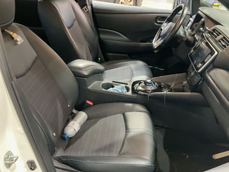 Nissan Leaf electric drive 110 kW N-Connecta — zdjęcie 11