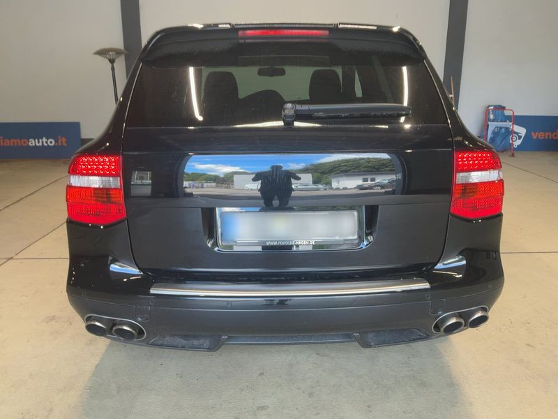 Porsche Cayenne Turbo — zdjęcie 5