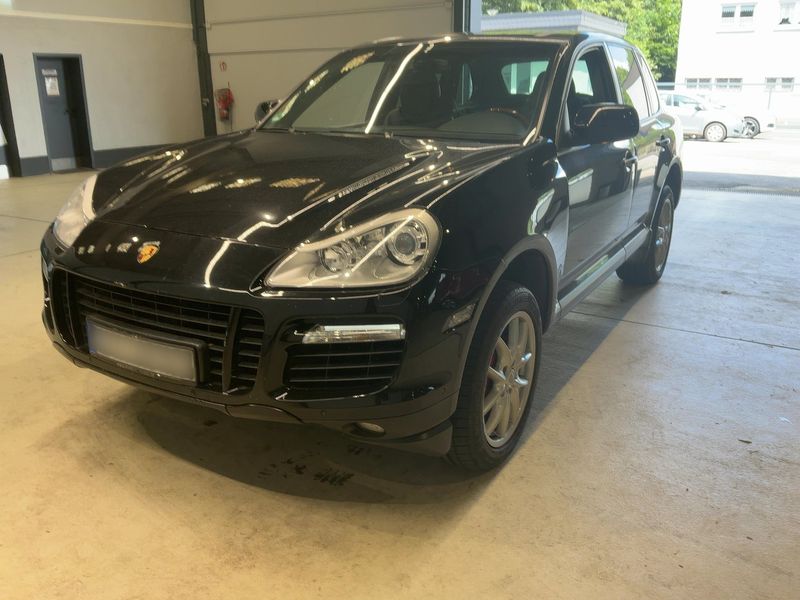 Porsche Cayenne Turbo — zdjęcie 1