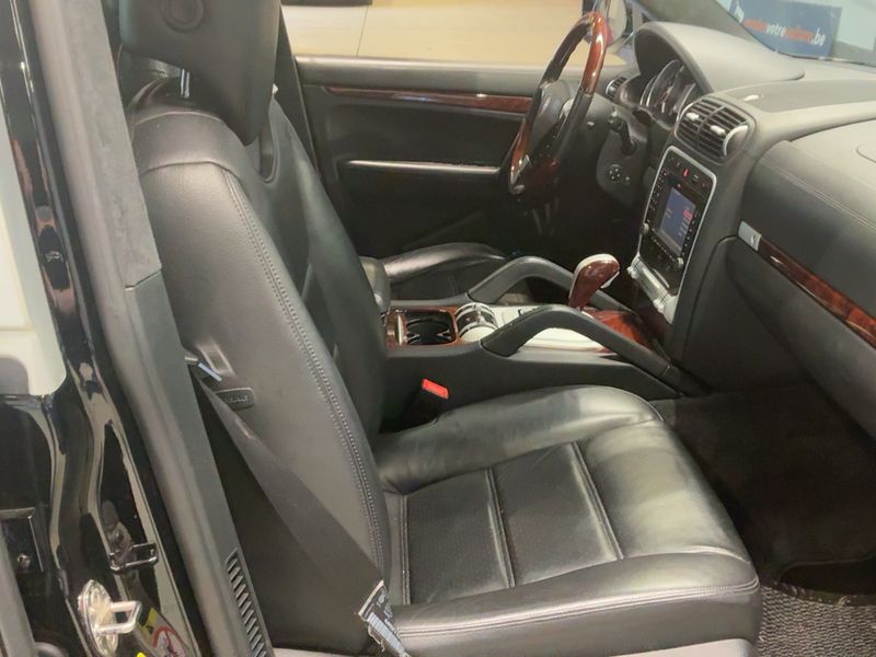 Porsche Cayenne Turbo — zdjęcie 11