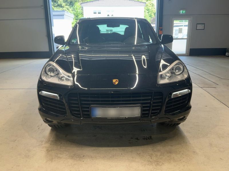 Porsche Cayenne Turbo — zdjęcie 9