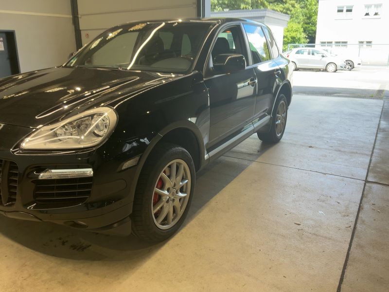 Porsche Cayenne Turbo — zdjęcie 2