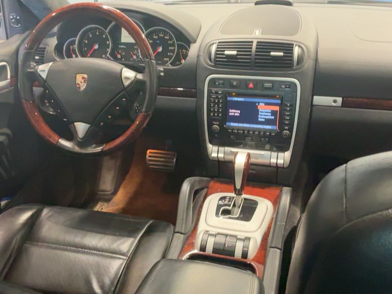 Porsche Cayenne Turbo — zdjęcie 12