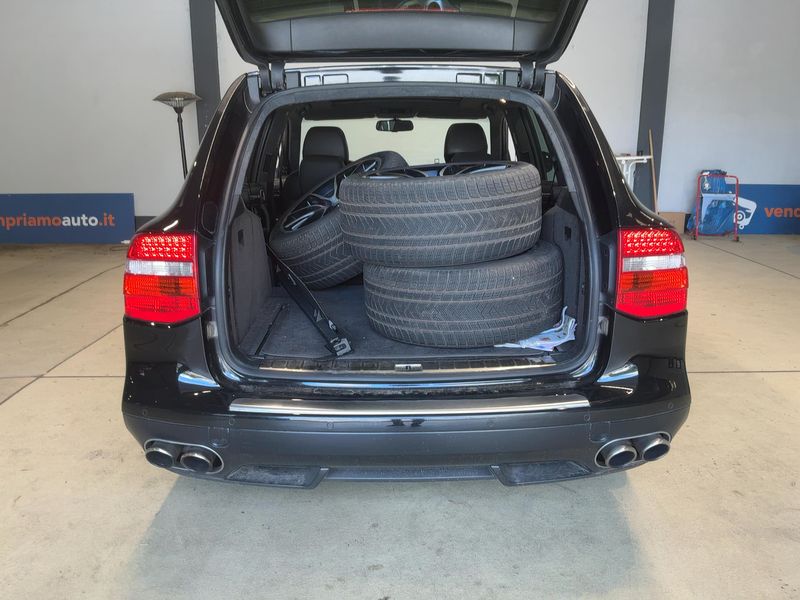 Porsche Cayenne Turbo — zdjęcie 10