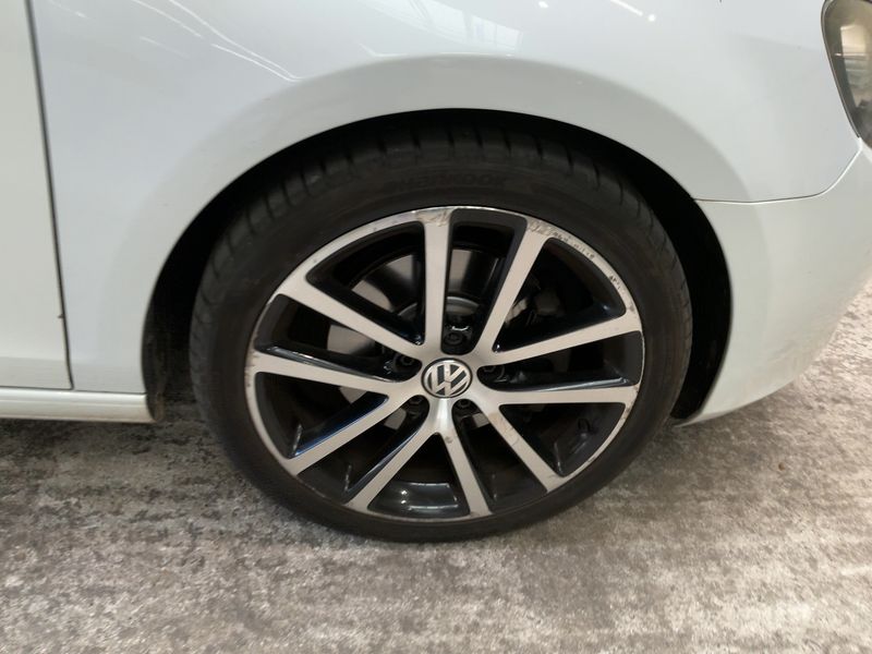 Volkswagen Golf VI 2.0 TDI BlueMotion Tech 2012 – снимка 11