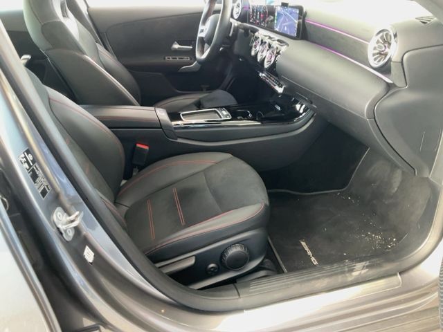 Mercedes-Benz A-Klasse A 200 d AMG Line 2023 – снимка 16