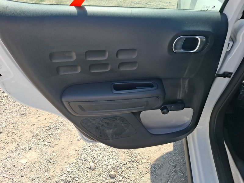 Citroen C3 1.5 Blue-HDi Société Feel Nav 2021 – снимка 35