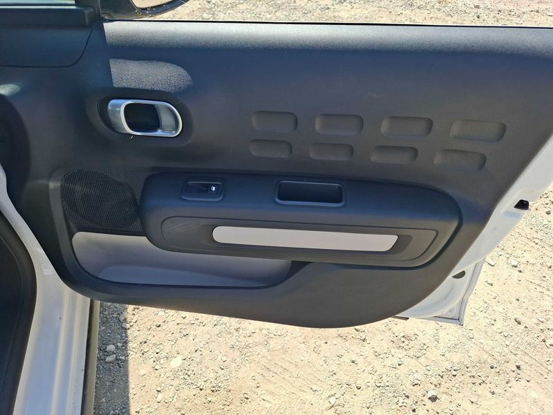 Citroen C3 1.5 Blue-HDi Société Feel Nav 2021 – снимка 38
