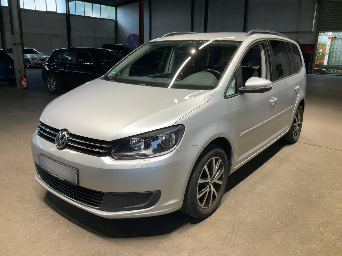 Volkswagen Touran 2015 — photo 1