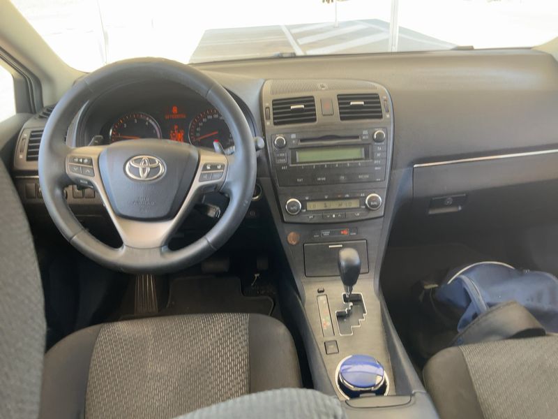 Toyota Avensis 2.2 D-4D Active — zdjęcie 12