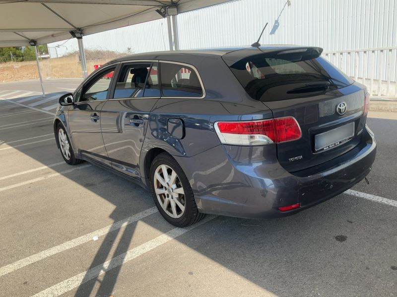 Toyota Avensis 2.2 D-4D Active — zdjęcie 3
