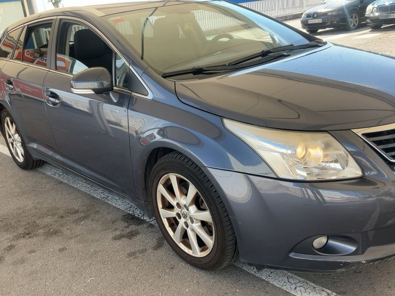 Toyota Avensis 2.2 D-4D Active — zdjęcie 8