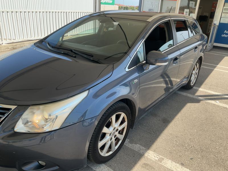 Toyota Avensis 2.2 D-4D Active — zdjęcie 2