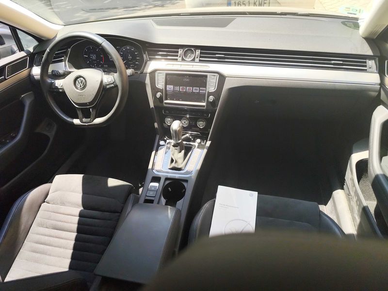 Volkswagen Passat 2.0 TDI Sport BlueMotion Tech — zdjęcie 11