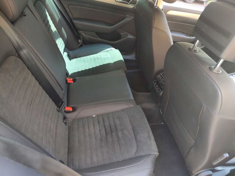Volkswagen Passat 2.0 TDI Sport BlueMotion Tech — zdjęcie 14
