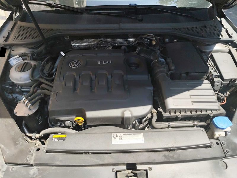 Volkswagen Passat 2.0 TDI Sport BlueMotion Tech — zdjęcie 8