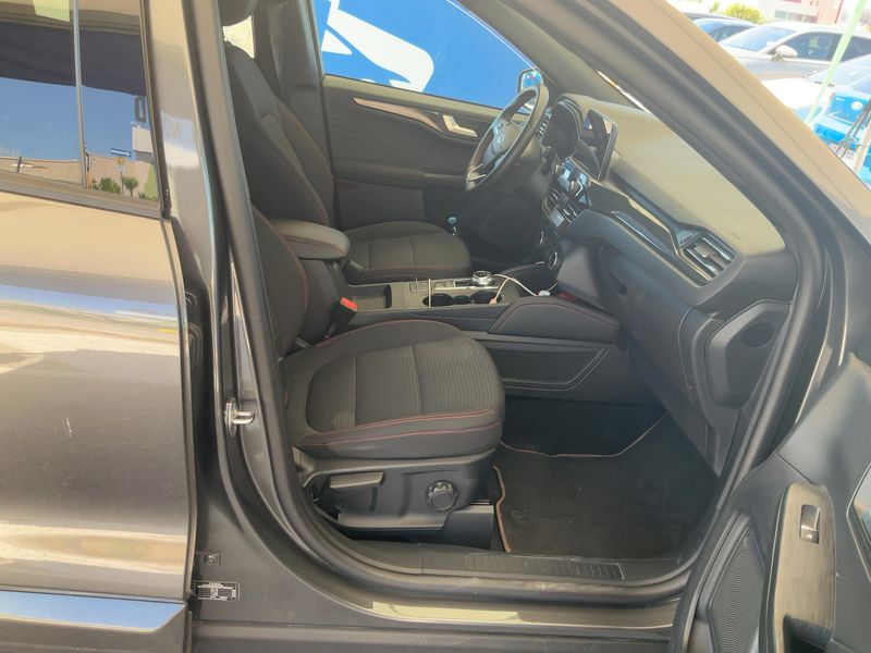 Ford Kuga 2.5 Hybrid ST-Line — zdjęcie 11